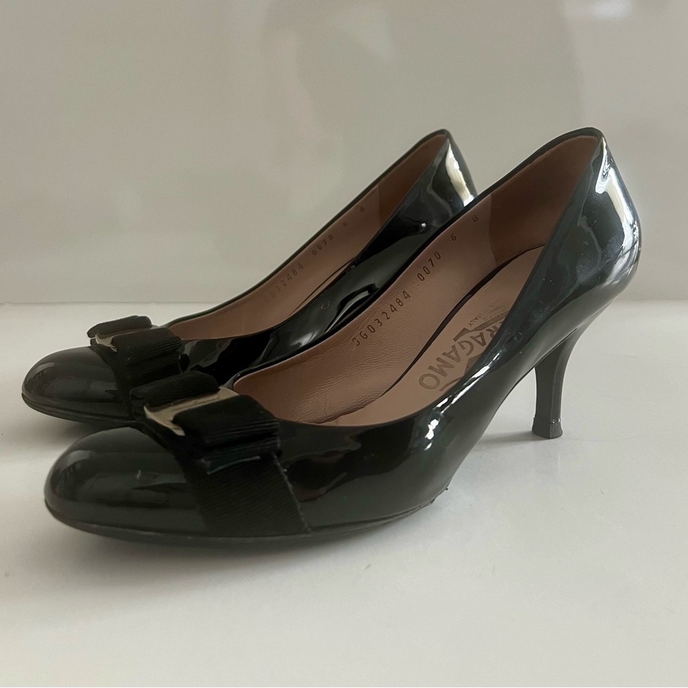 Salvatore Ferragamo Black Patent Leather Vara Bow Pumps Size 6